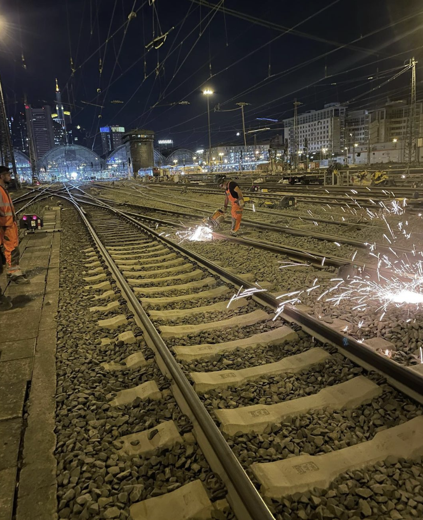 Neu verlegtes Gleis mit Schwellen